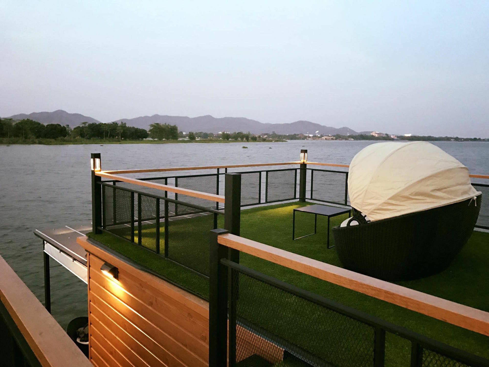 Blue Sky Raft At Kanchanaburi Exterior photo