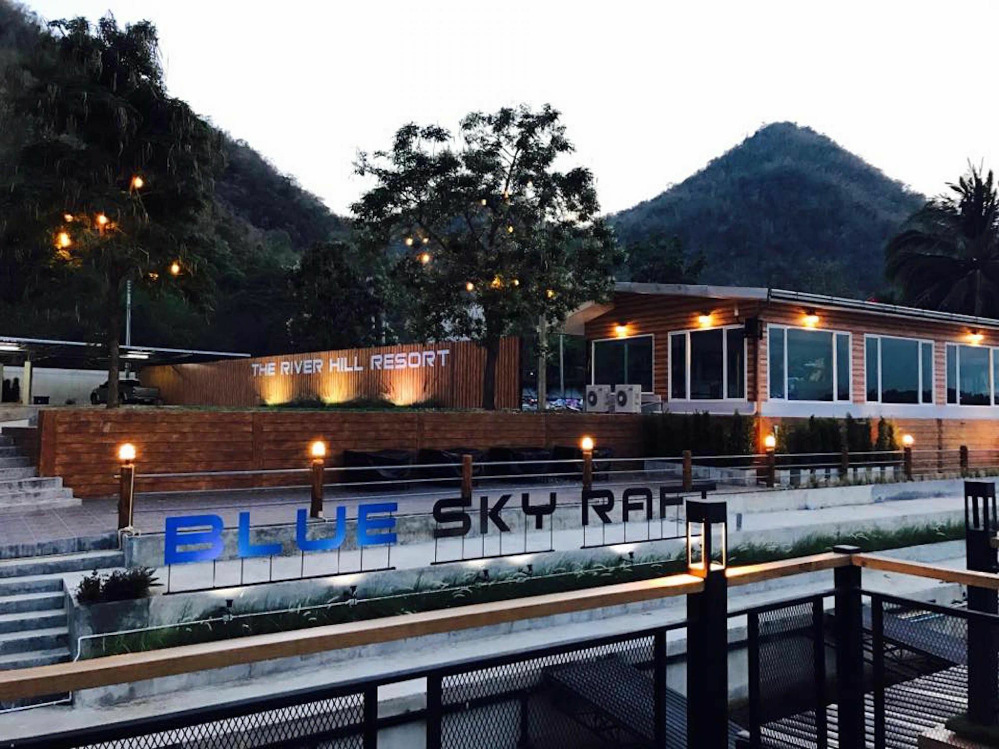 Blue Sky Raft At Kanchanaburi Exterior photo