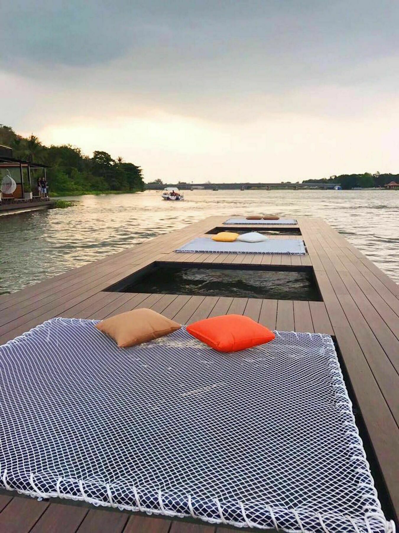 Blue Sky Raft At Kanchanaburi Exterior photo